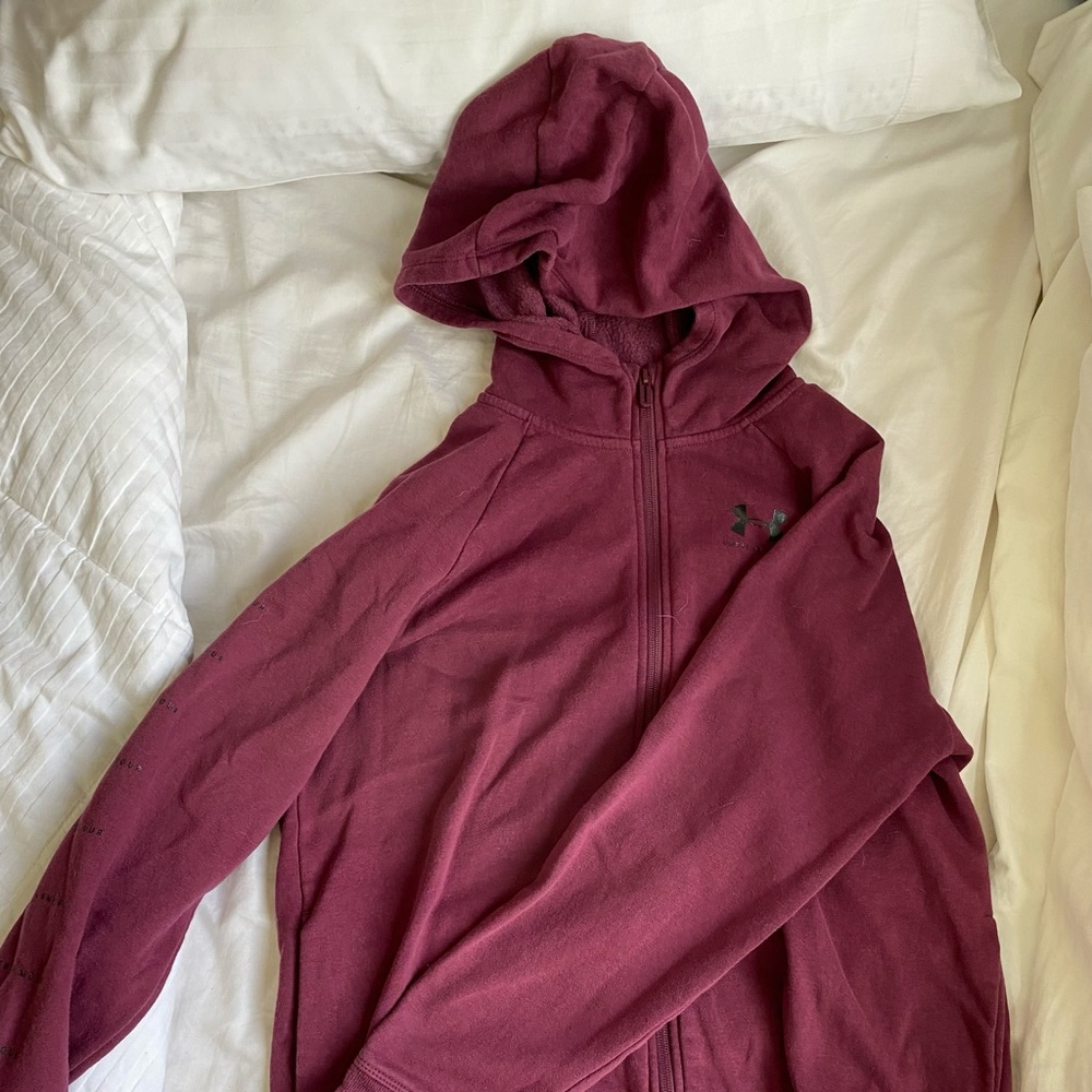 burgundy under armor hoodie!💜